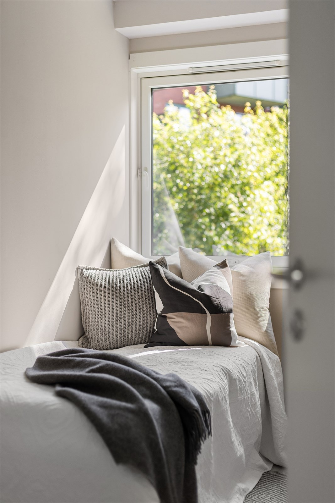 To soverom i hver sin ende av leiligheten. Galleribilde