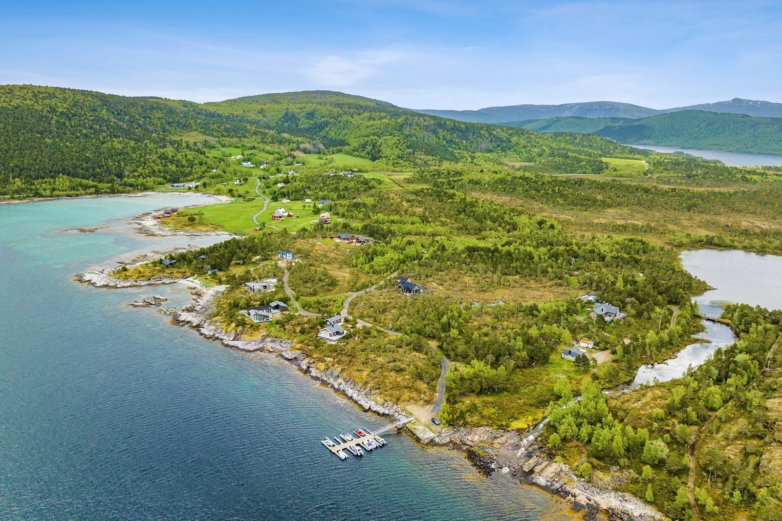 Dette idylliske hyttefeltet ligger ca. midt mellom Oppeid, som er kommunesenteret i Hamarøy, og populære Tranøya. Galleribilde