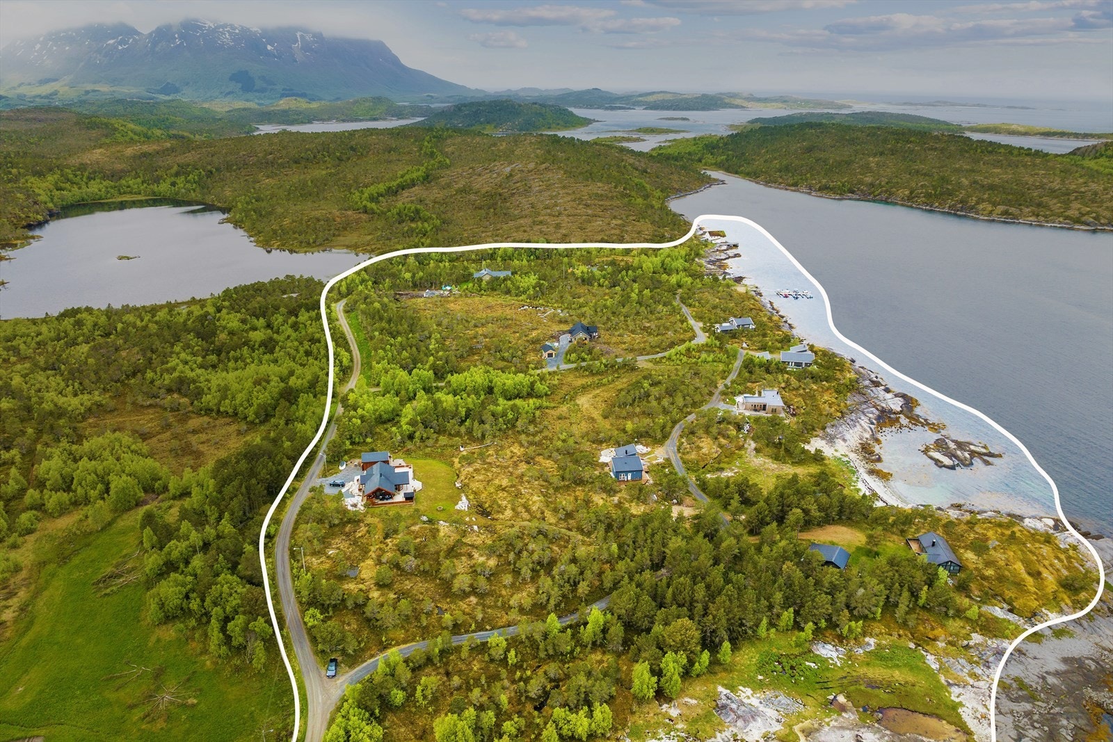 Bli kjent med Jektvika Hyttefelt i vakre Brennvik - Presentert av Eskild Walsøe v/ DNB Eiendom. Tomtegrense er for illustrasjon og er ikke faktiske grensegang. Se nærmere detaljer i vedlagt kart. Galleribilde
