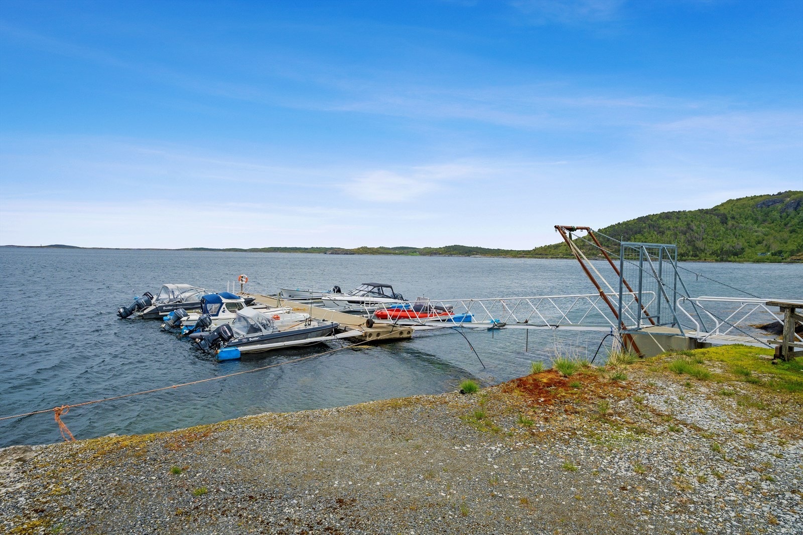 Det er opplyst at anlegget er jevnlig vedlikeholdt, og i 2019 ble det montert 2 nye bolter i fjell i havet utenfor brygga og det ble byttet deler av kjettingen til fortøyningene. Galleribilde