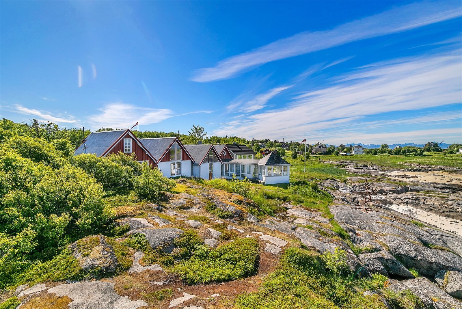 På Tranøy finner du flere gallerier slik som Tranøy Galleri. Her skal bla. anerkjente Jan Olav Forberg og Per Fronth utstille sin kunst i 2025. Galleribilde