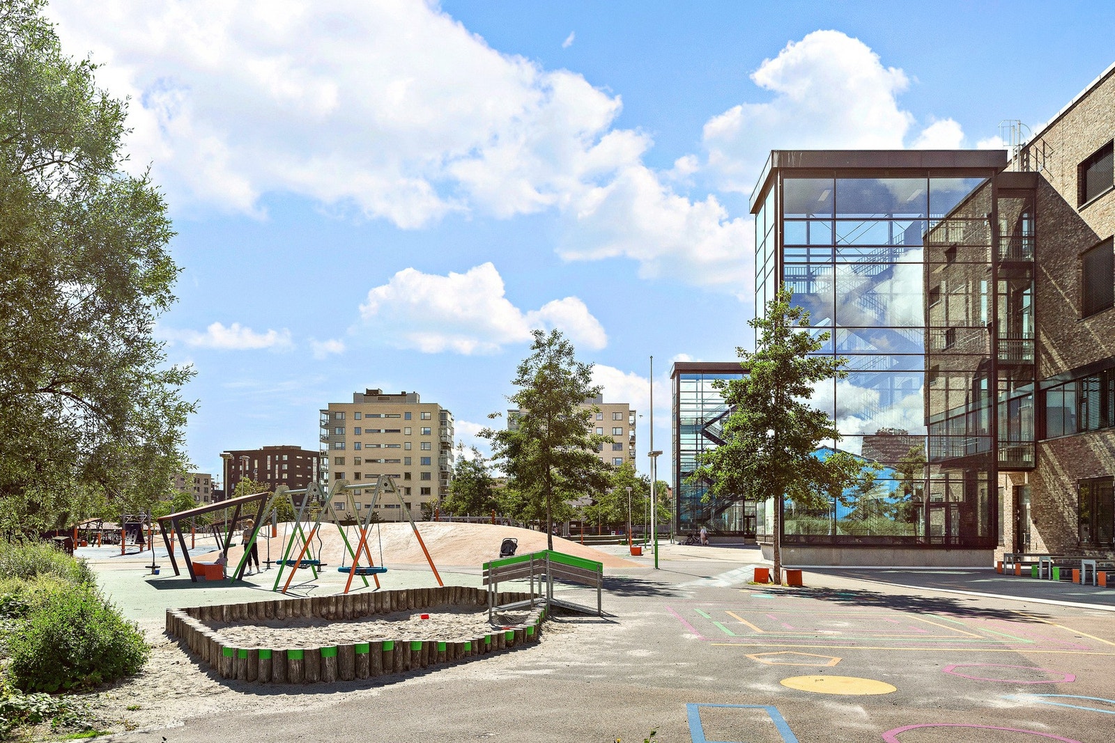 Området er meget familie- og barnevennlig. Fra boligen er det kun tre minutters gange til Teglverket skole (1.-10. klasse). Galleribilde