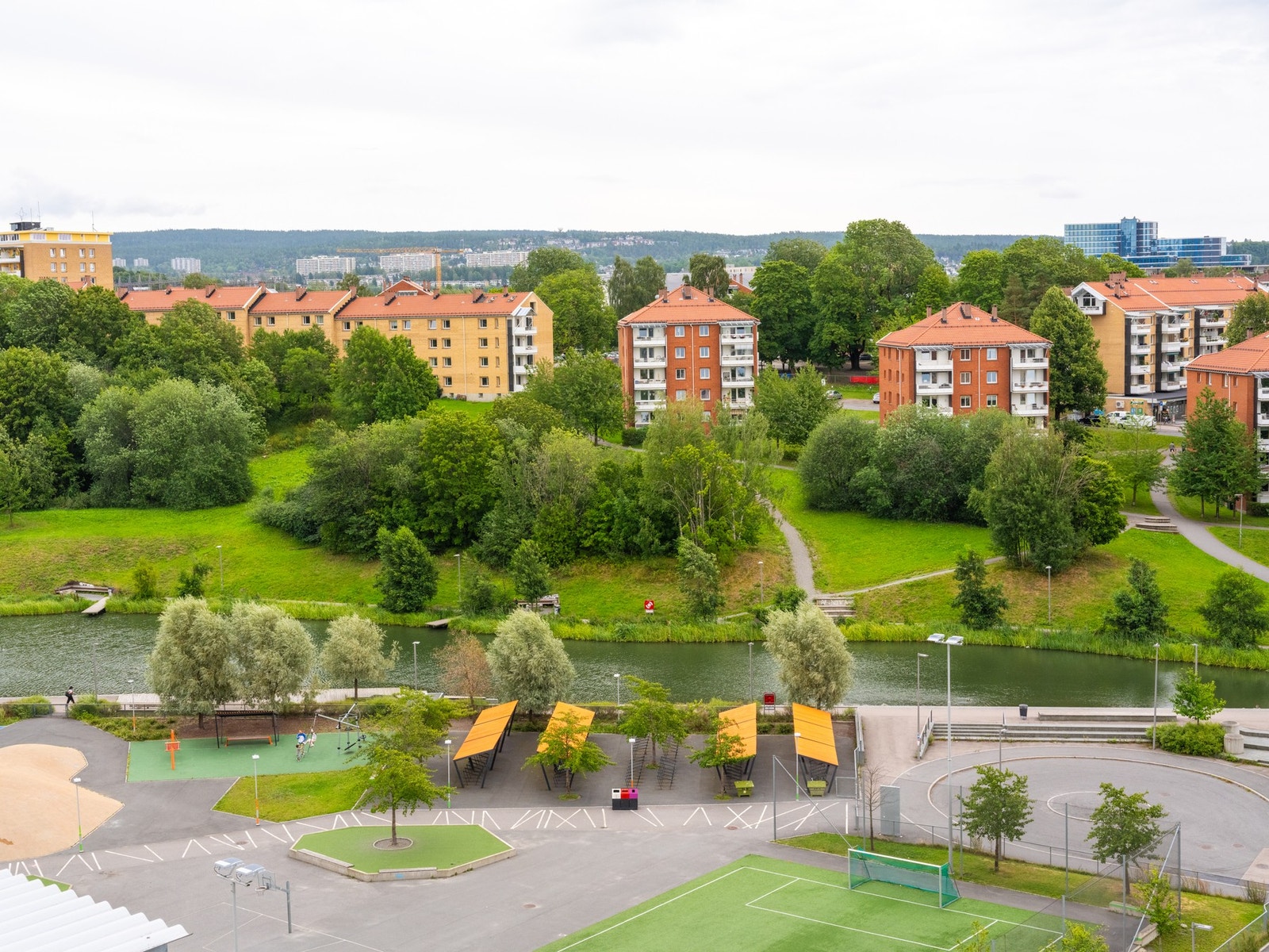 Her er det sol gjennom store deler av døgnet og en flott utsikt! Galleribilde