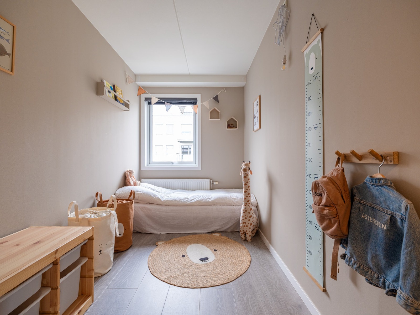 Her har du plass til seng, nattbord og garderobeskap. Galleribilde