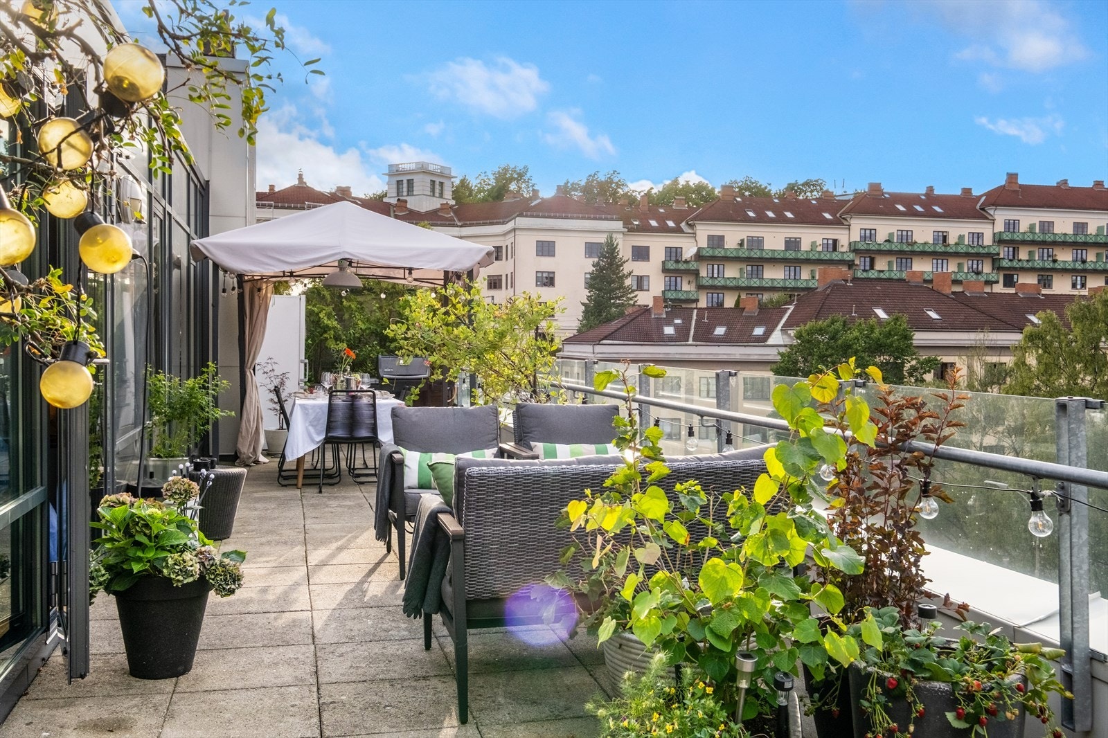 Her er det sol fra ca. 06 om morgenen til ca. 22 om kvelden midtsommers. Galleribilde