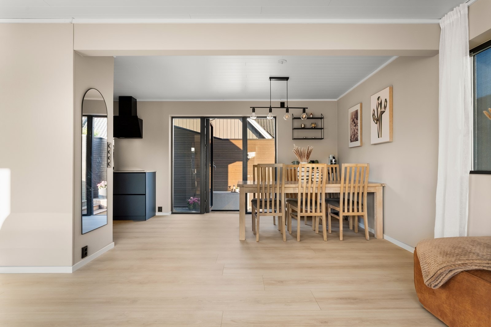 Herfra har man utgang til boligens flotte uteområde Galleribilde