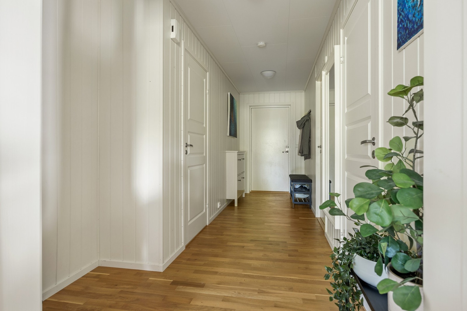 Gang/entré med plass til oppbevaringsløsning. Galleribilde