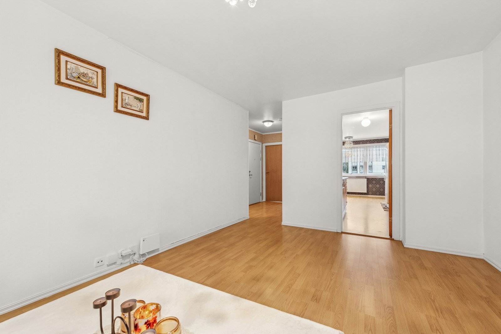 Fra stuen er det adkomst til kjøkkenet. Galleribilde