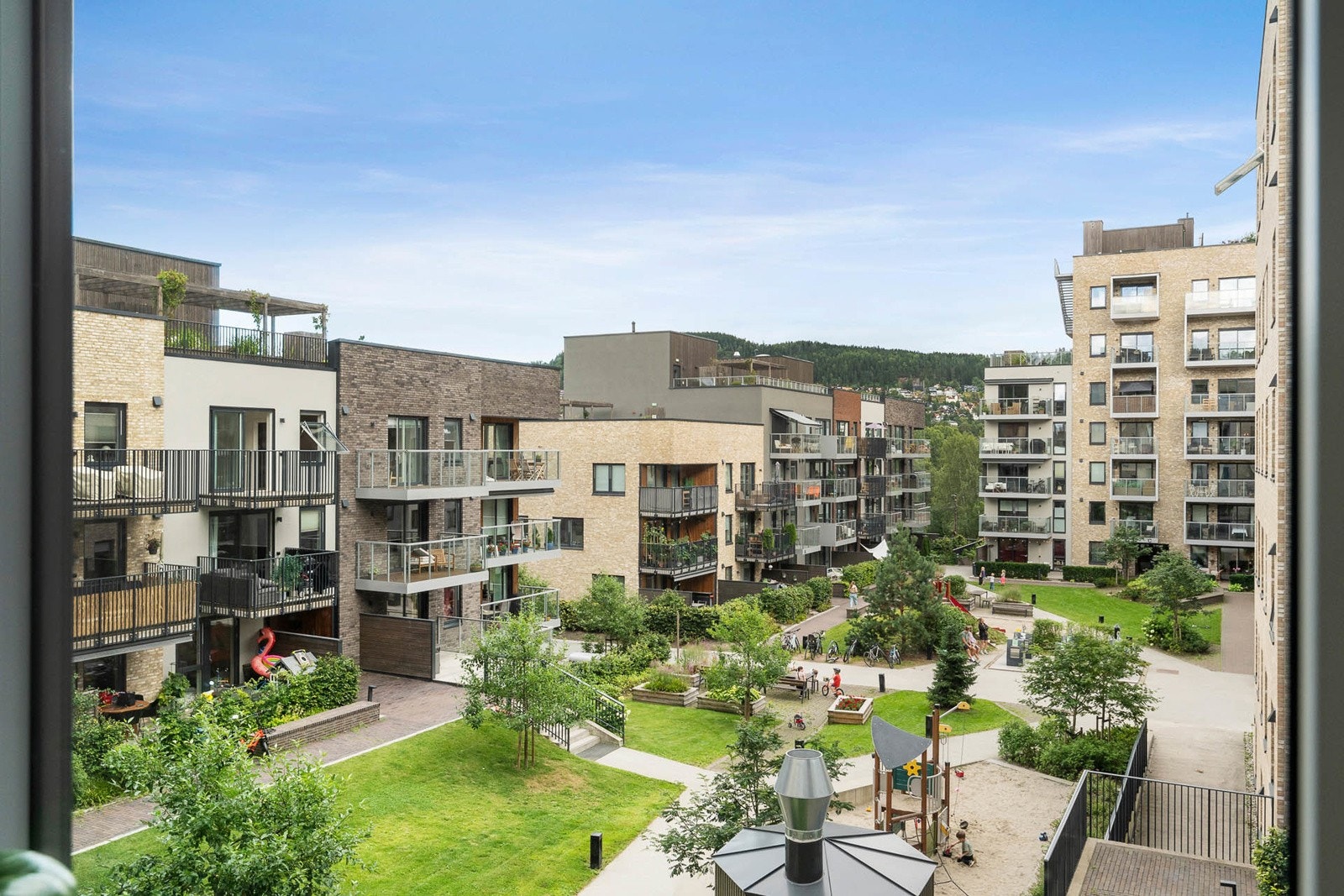 Fra soverommene har du utsikt over de flotte fellesområdene og bakården Galleribilde