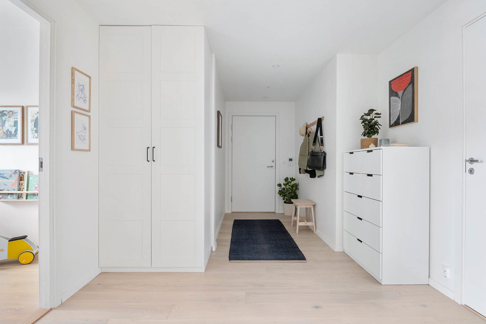 Entré med skapplass Galleribilde