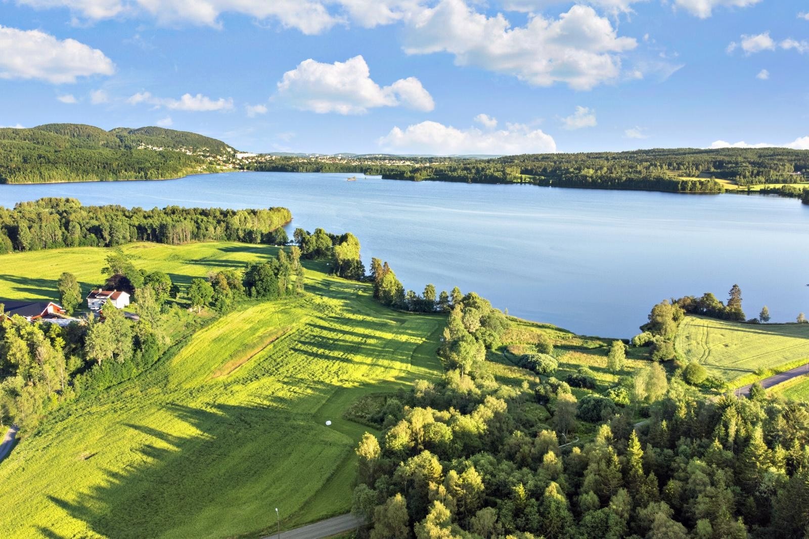 Borettslaget ligger like ved Maridalsvannet med flotte friluftsmuligheter Galleribilde