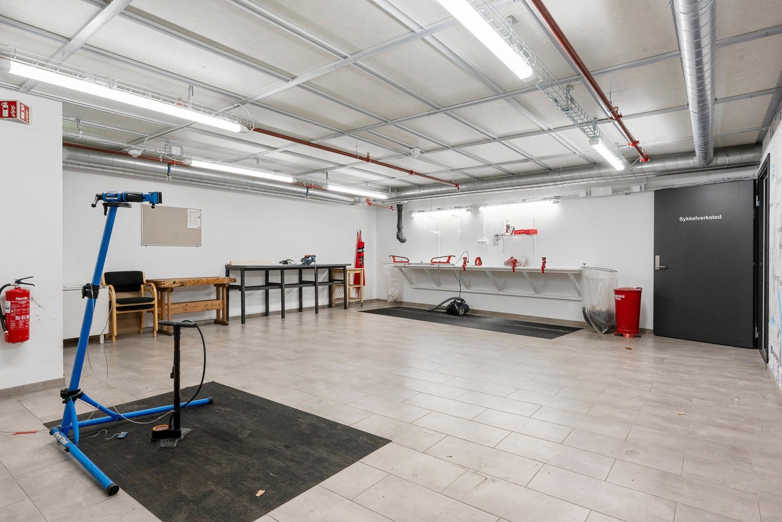 Borettslaget har felles smørebod/sykkelsverksted Galleribilde