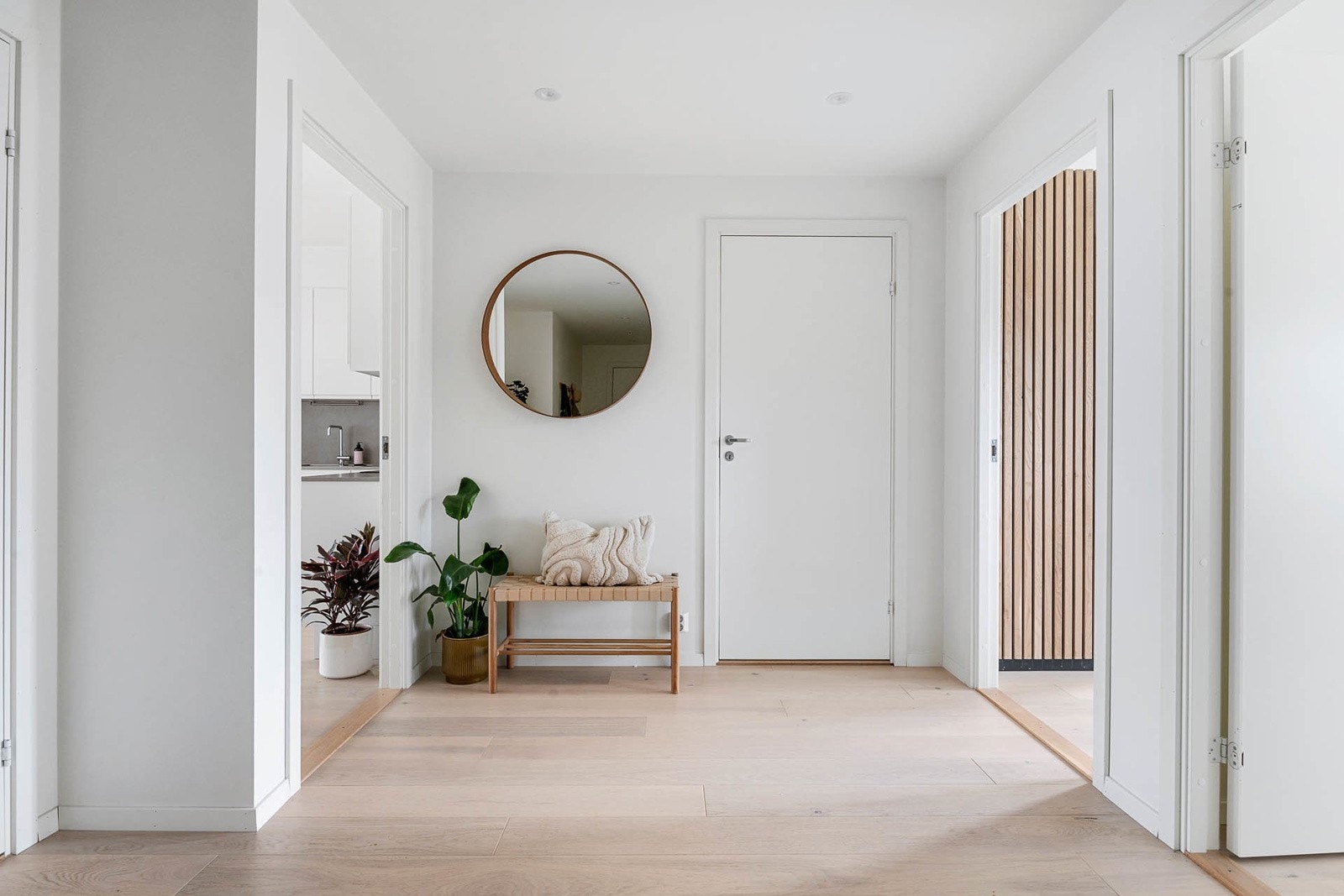 Entré har downlights i tak Galleribilde