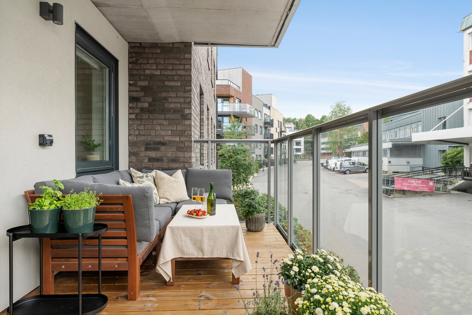 Flott vest-nordvestvendt balkong på ca. 9 kvm Galleribilde