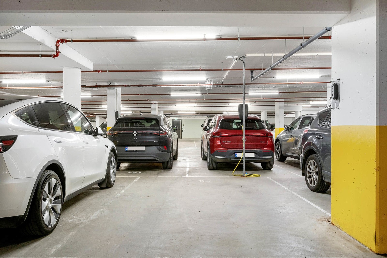 Leiligheten har parkeringsplass i felles garasjeanlegg Galleribilde