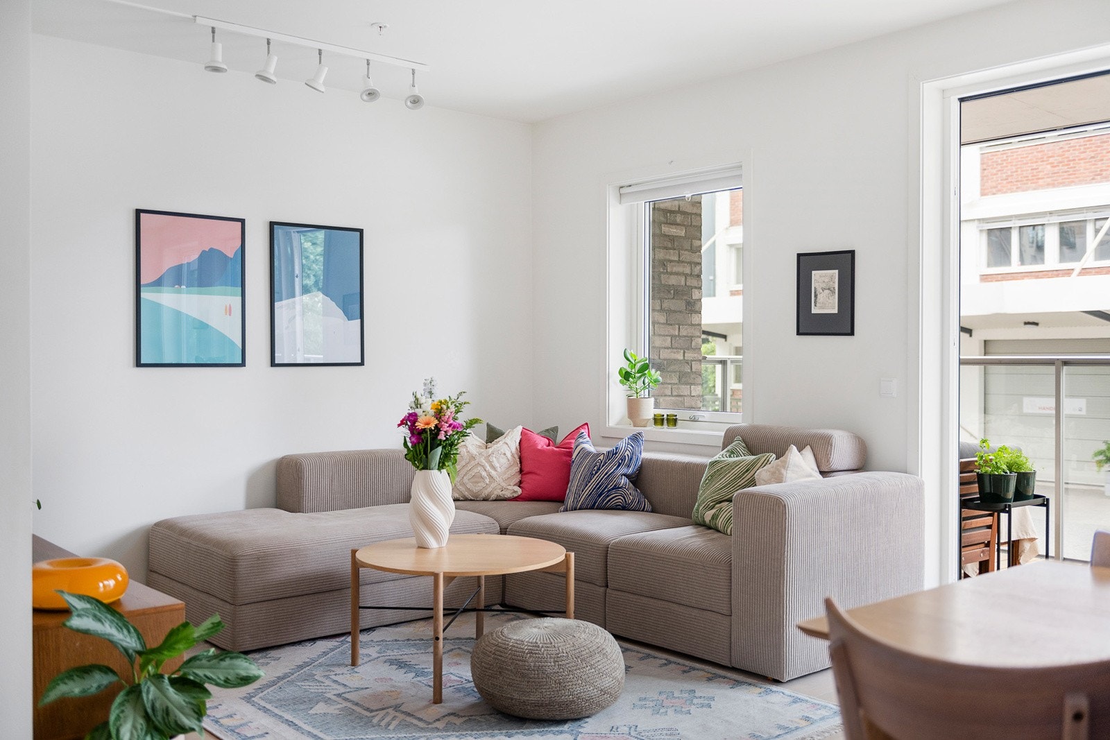 Romslig stue med mulighet for å lage ekstra soverom Galleribilde