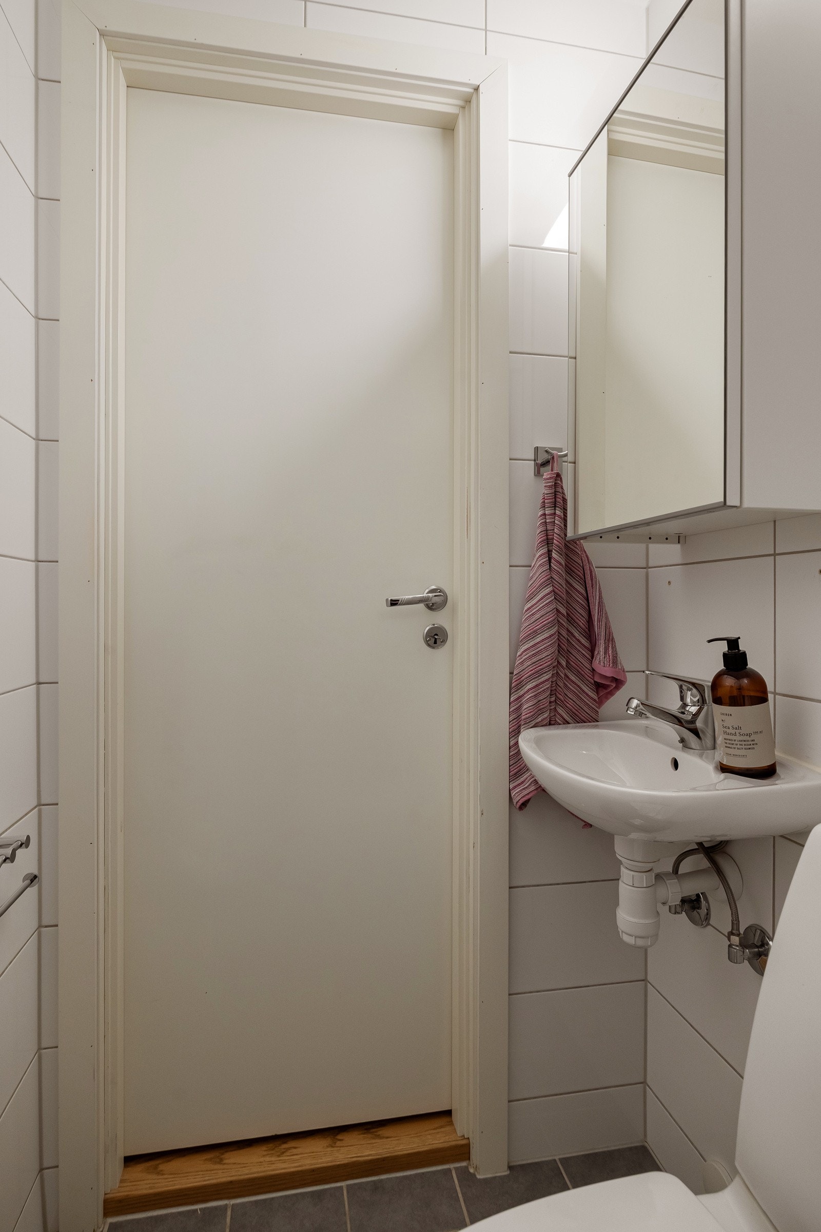 Enkel adkomst til stort fellesvaskeri som ligger i kjelleren (heis i bygget). Galleribilde