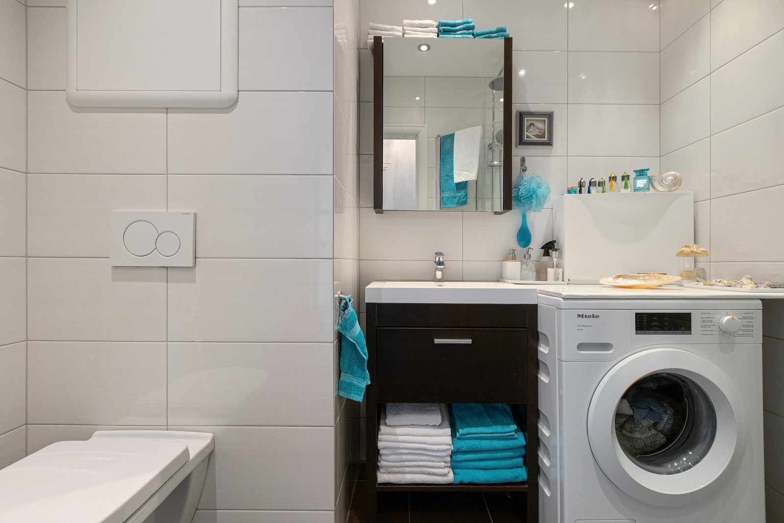 Det er opplegg for vaskemaskin på bad. Galleribilde