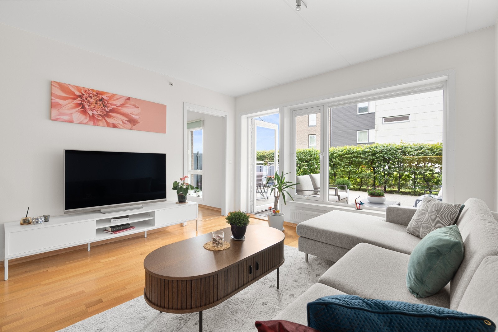 Fra stuen har du tilkomst til en solrik terrasse. Galleribilde