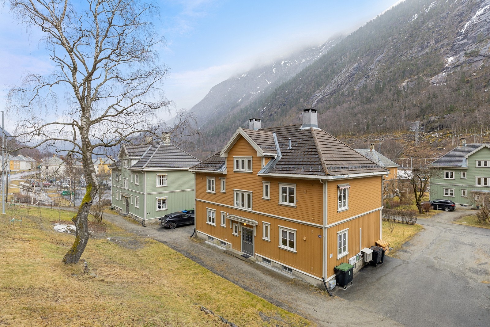 Leiligheten går over hele 2. etasje Galleribilde