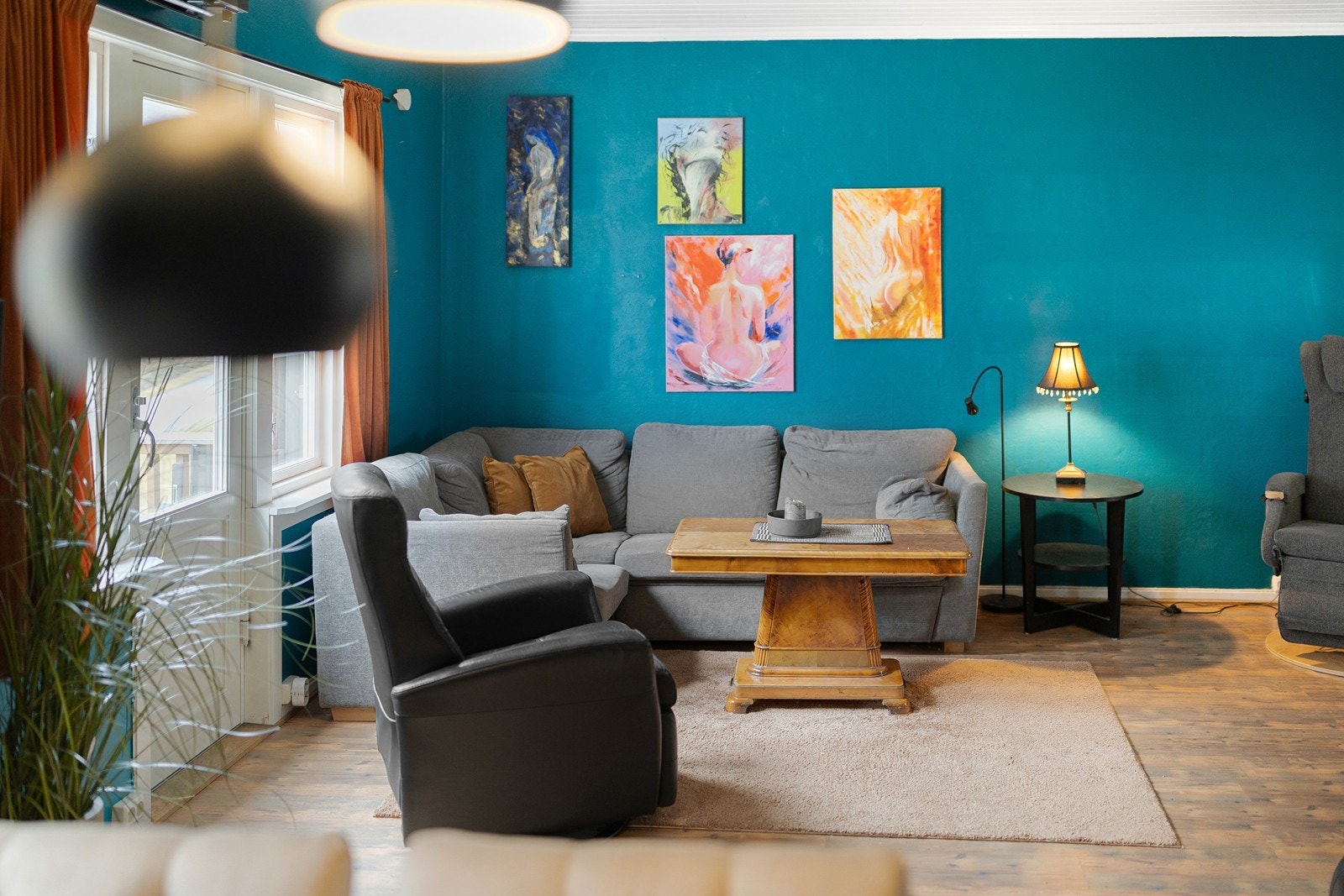 Fra stuen er det utgang til balkong Galleribilde