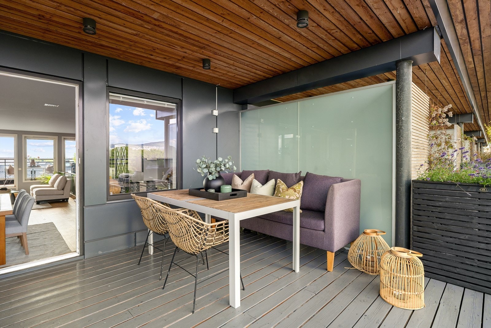 Et behagelig sted for større middagsselskaper, en rolig frokost, eller avslapning. Galleribilde