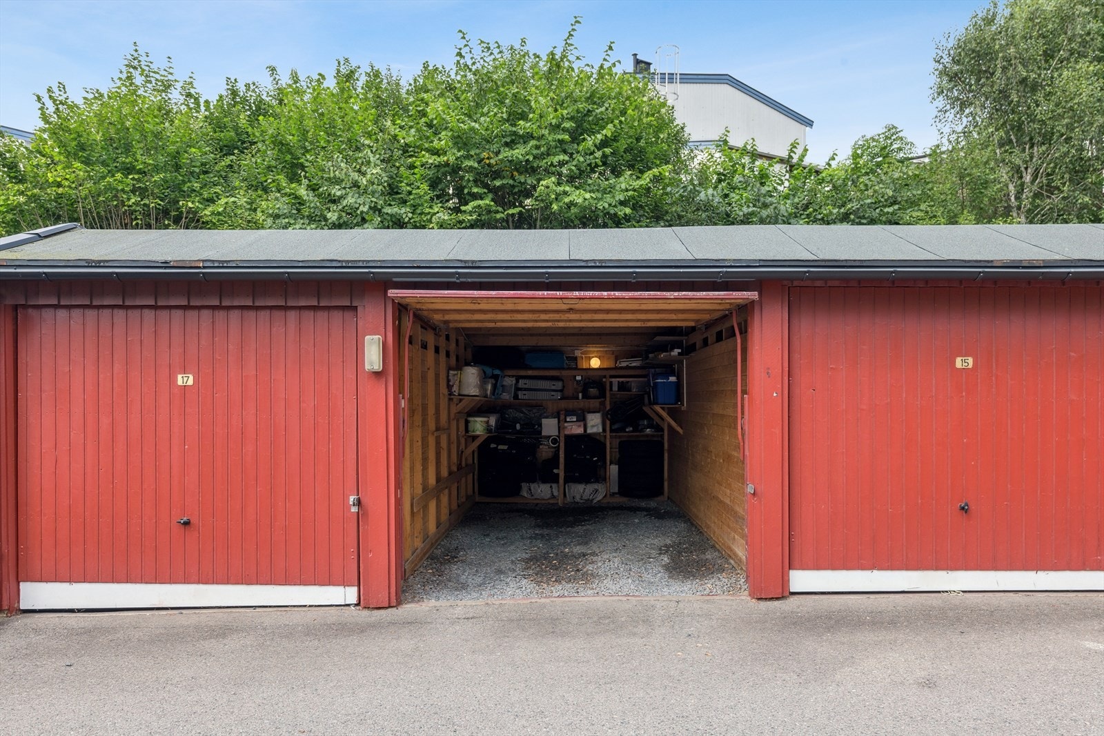 Det medfølger egen parkeringsplass i felles garasjeanlegg. Galleribilde