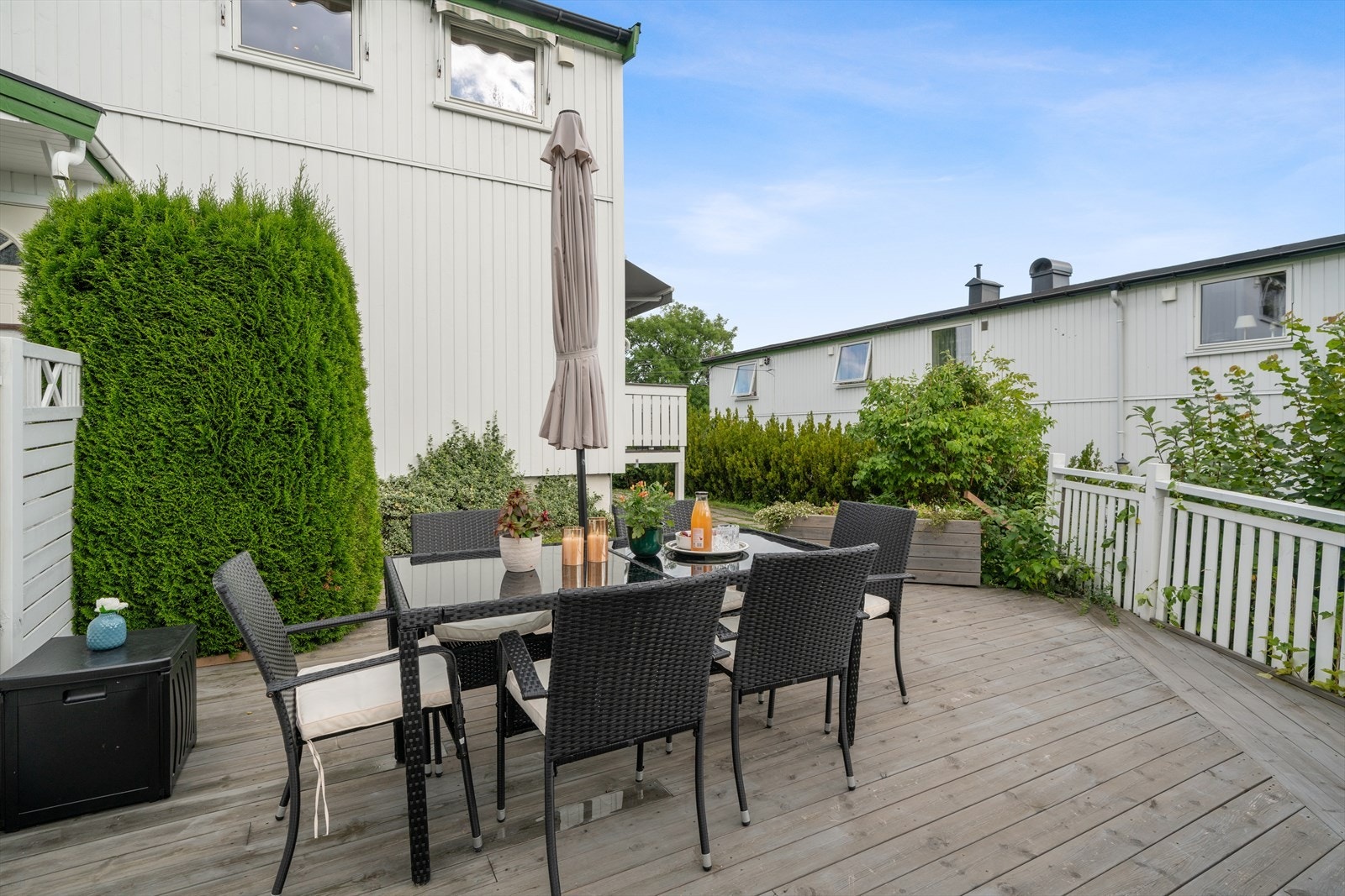 Her får du gleden av solrik og inngjerdet markterrasse på 29 kvm. Galleribilde