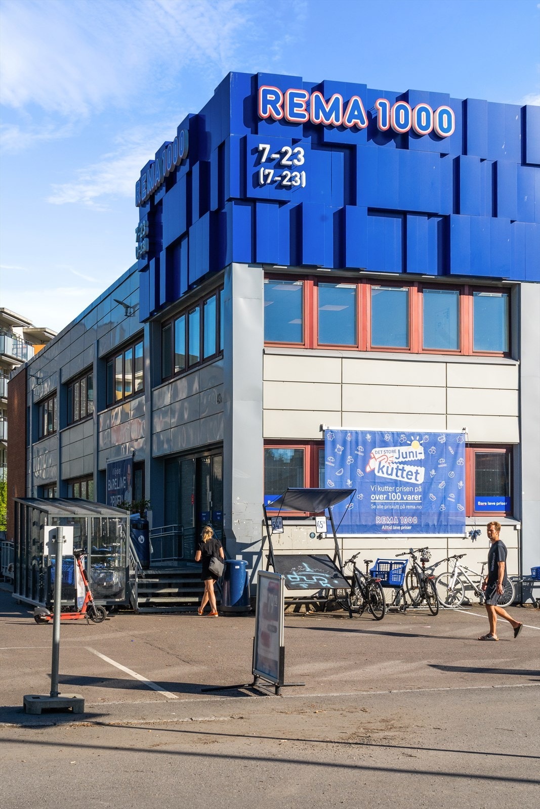 REMA 1000 Hasle samt flere dagligvarehandel ligger i nabolaget. Galleribilde