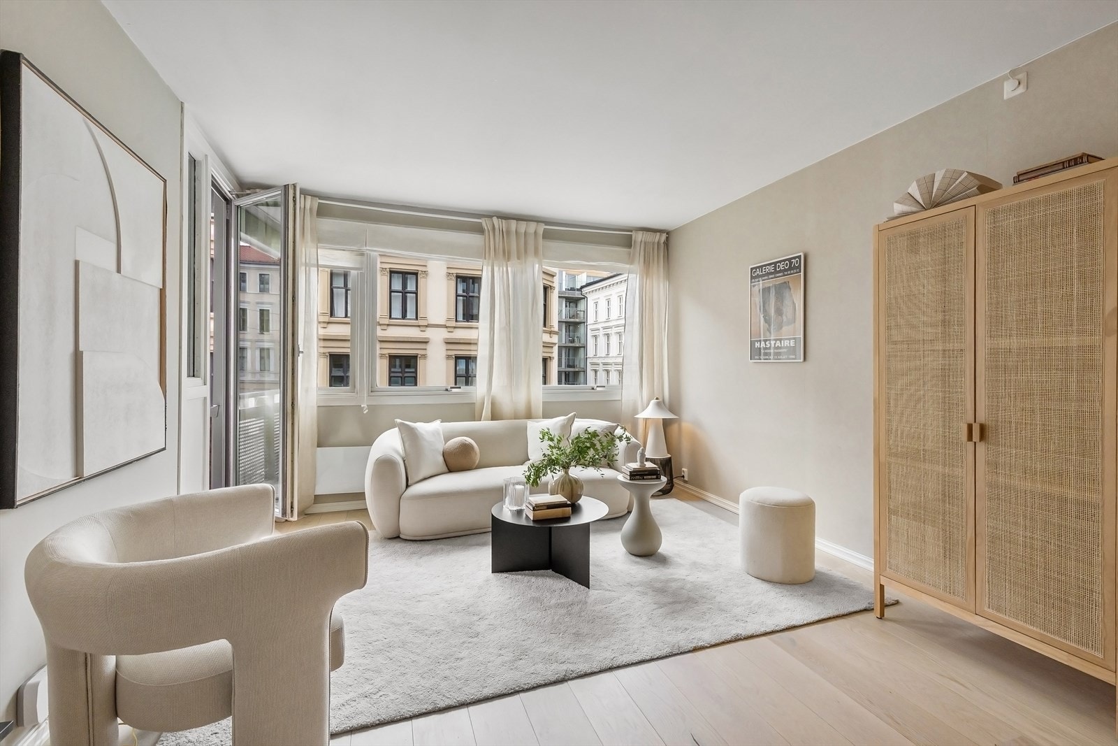 Stue har ny enstavs parkett og nymalte overflater i 2018. Galleribilde