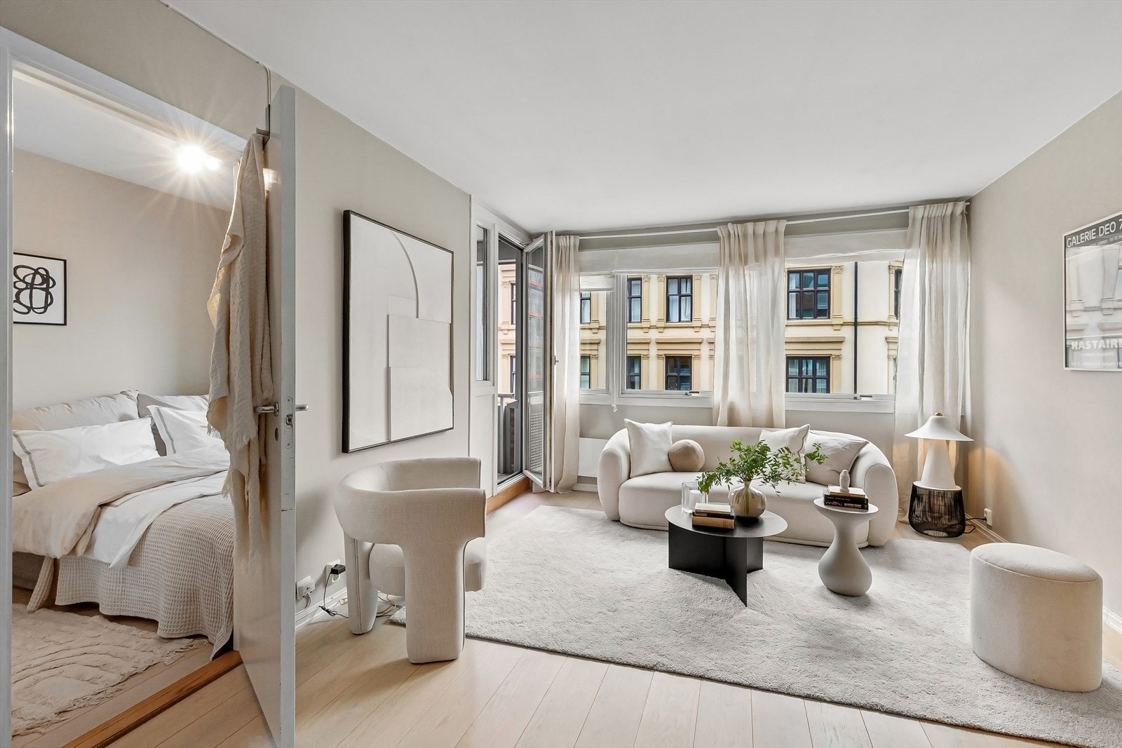 Soverom inn fra stue. Galleribilde