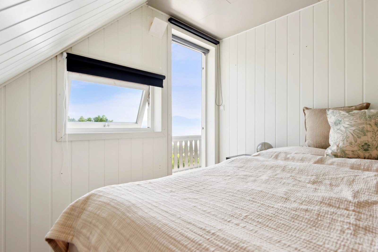 Soverom 1 av 3 i etasjen Galleribilde