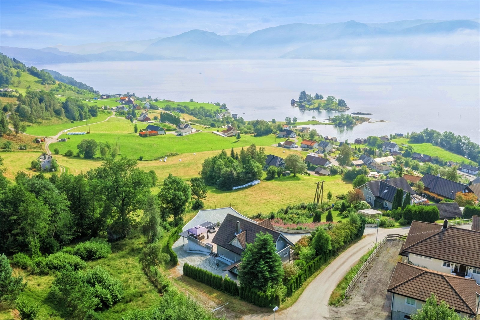 Boligen ble bygget i 1988 og er vesentlig oppgradert de siste 15 årene Galleribilde