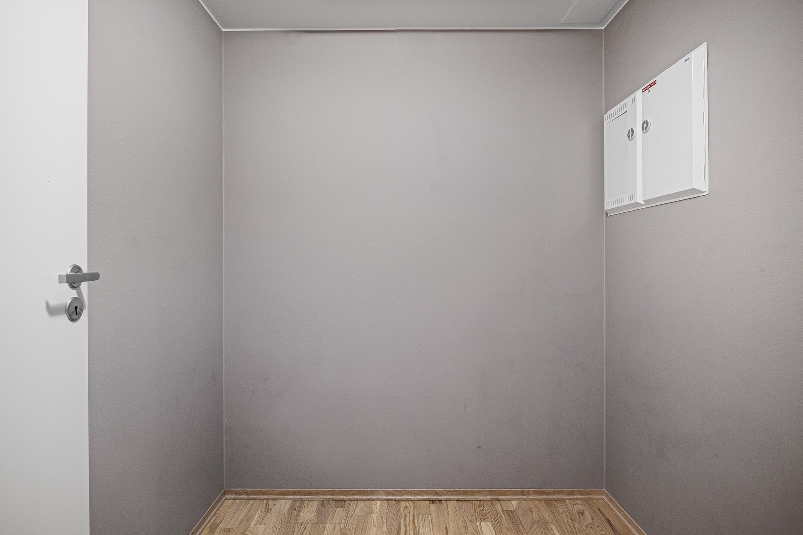 Praktisk innvendig bod i tilknytning til gangen. I tillegg medfølger bod i kjeller p ca. 5 kvm. Galleribilde