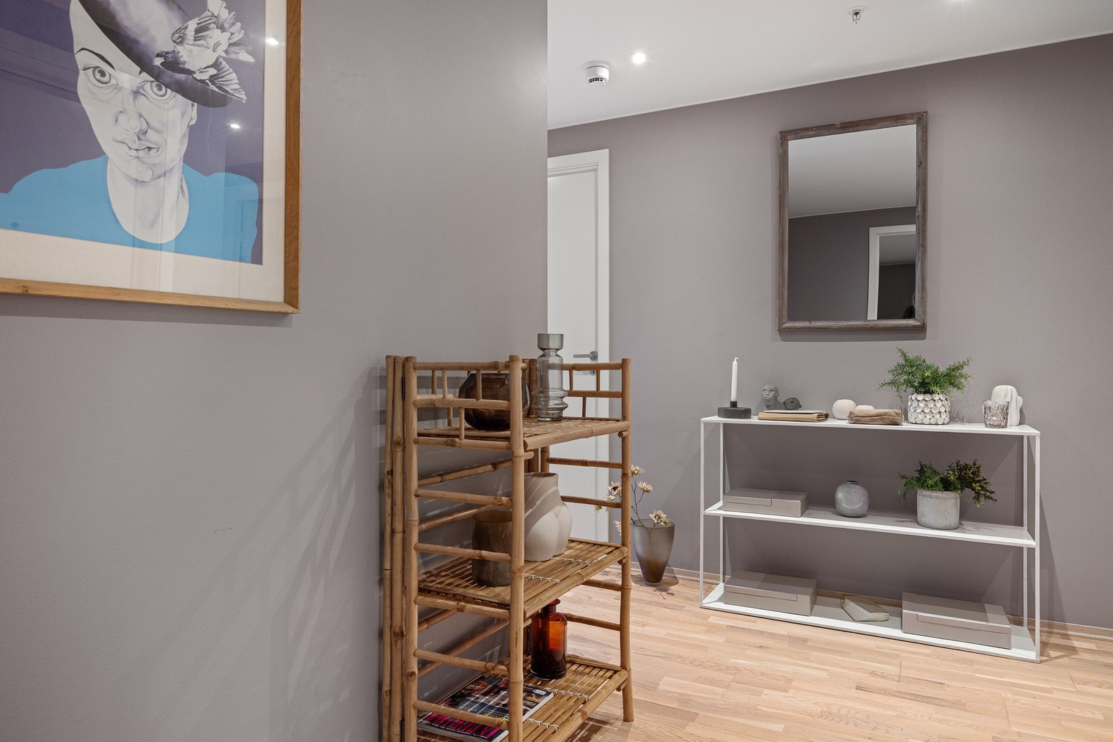 Downlights i himling i gang/entré. Galleribilde