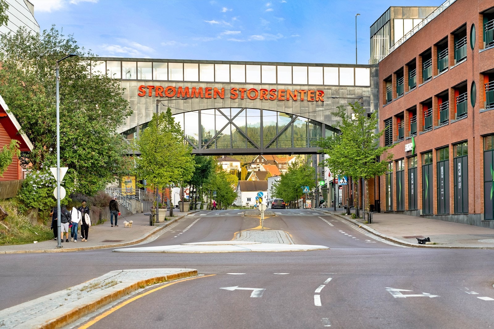 Strømmen storsenter med et bredt utvalg av dagligvare og servicetilbud ligger en liten kjøretur unna Galleribilde