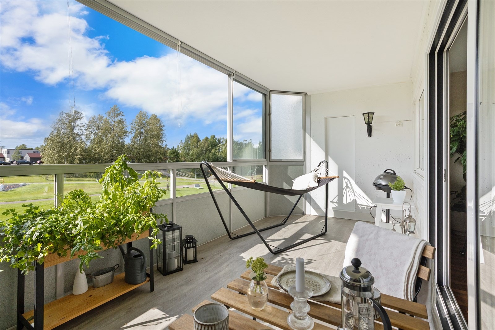 En lys, gjennomgående og romslig 3-roms i barnevennlige og rolige omgivelser på Skjetten Galleribilde