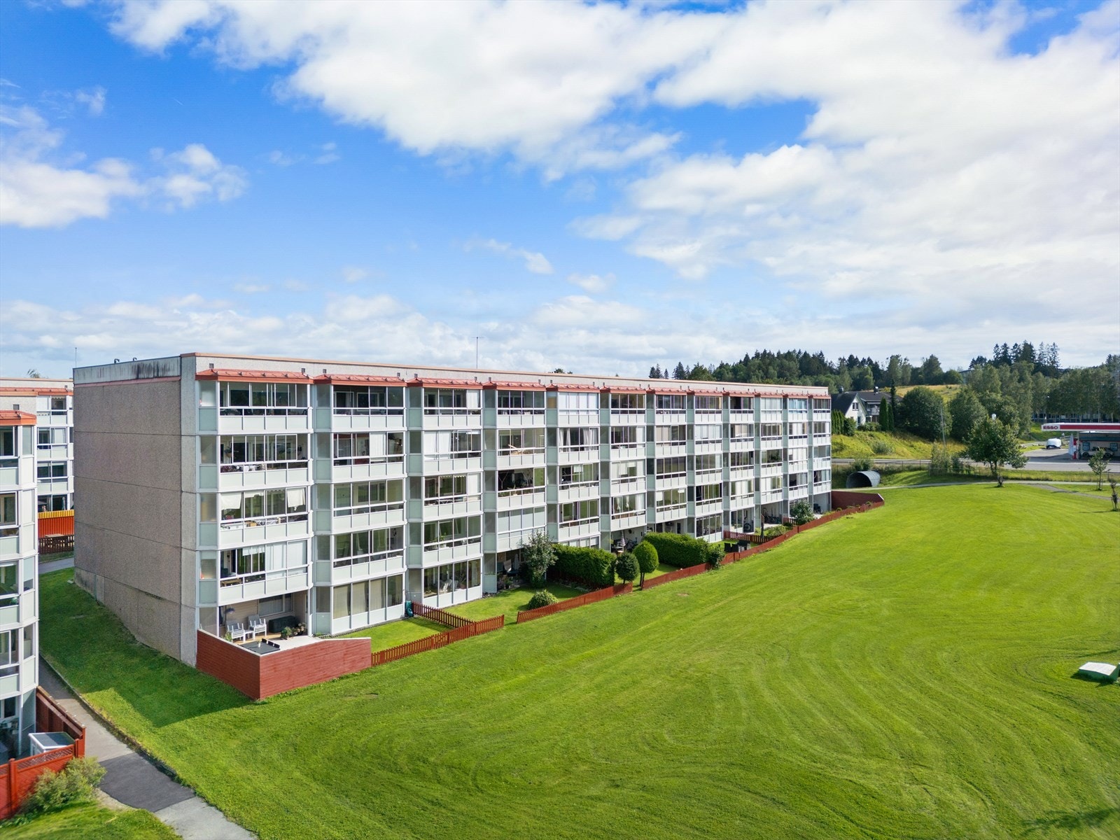 Her bor man i et hyggelig nabolag med nærhet til barnehager og skoler Galleribilde