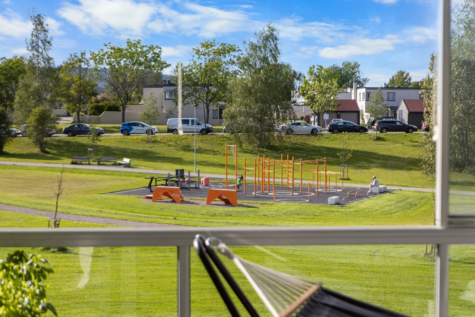 Hyggelig utsikt mot flotte fellesarealer fra balkongen Galleribilde