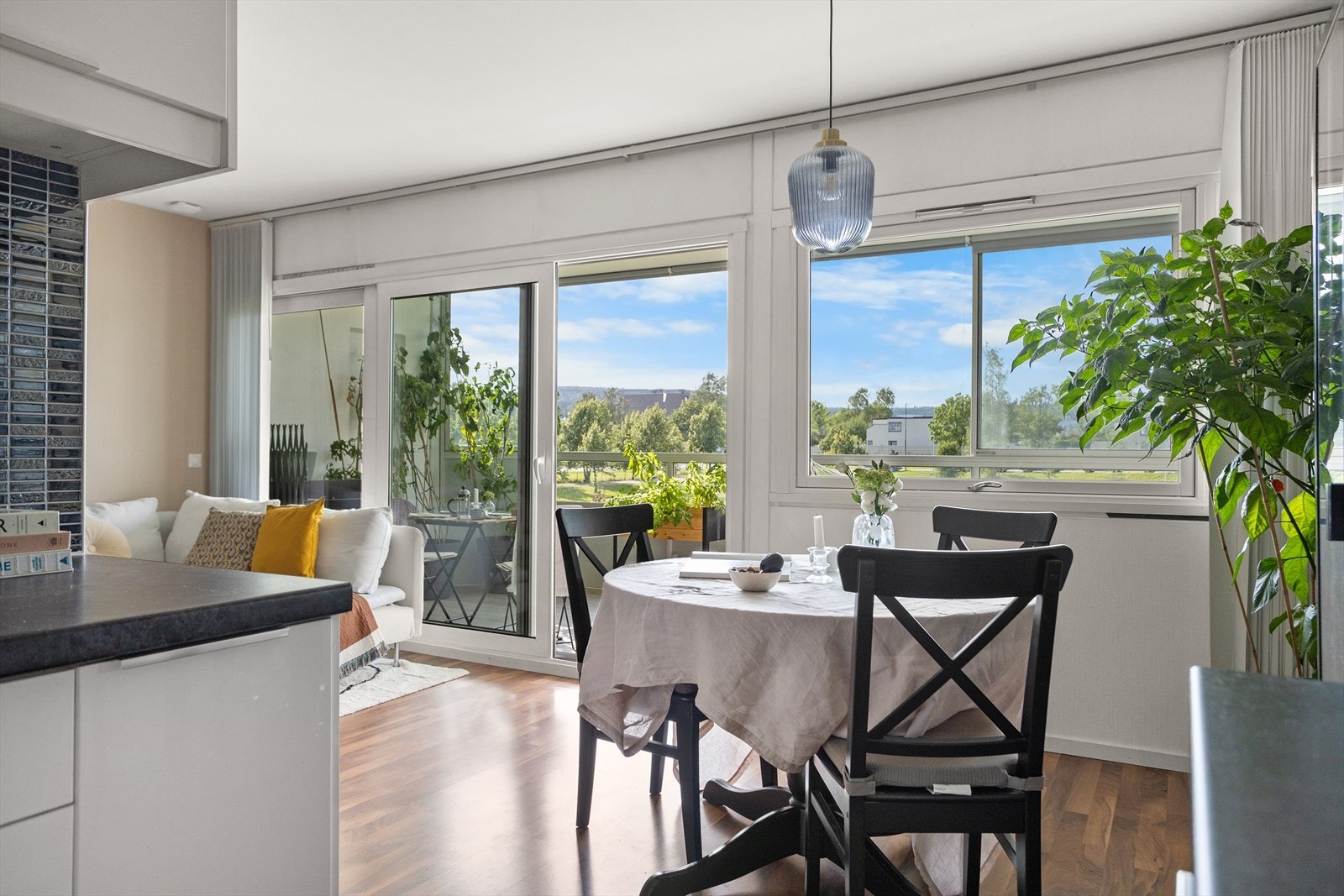 Leiligheten har en god intern beliggenhet med gode lys og solforhold Galleribilde