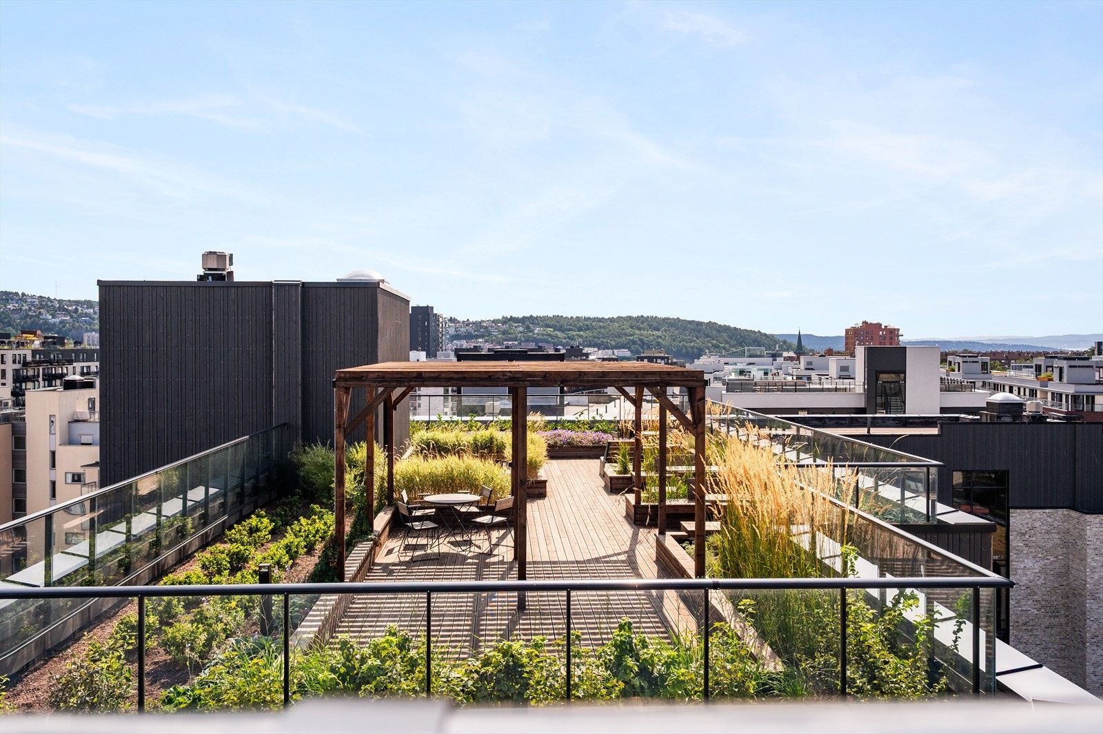 Perfekt for å nyte solfylte dager og arrangere sosiale sammenkomster Galleribilde