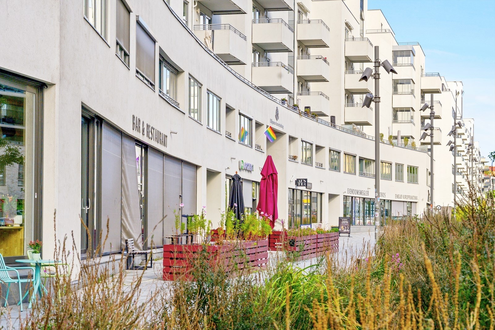 Man finner også mange flotte service tilbud kun få minutters gange fra leiligheten Galleribilde