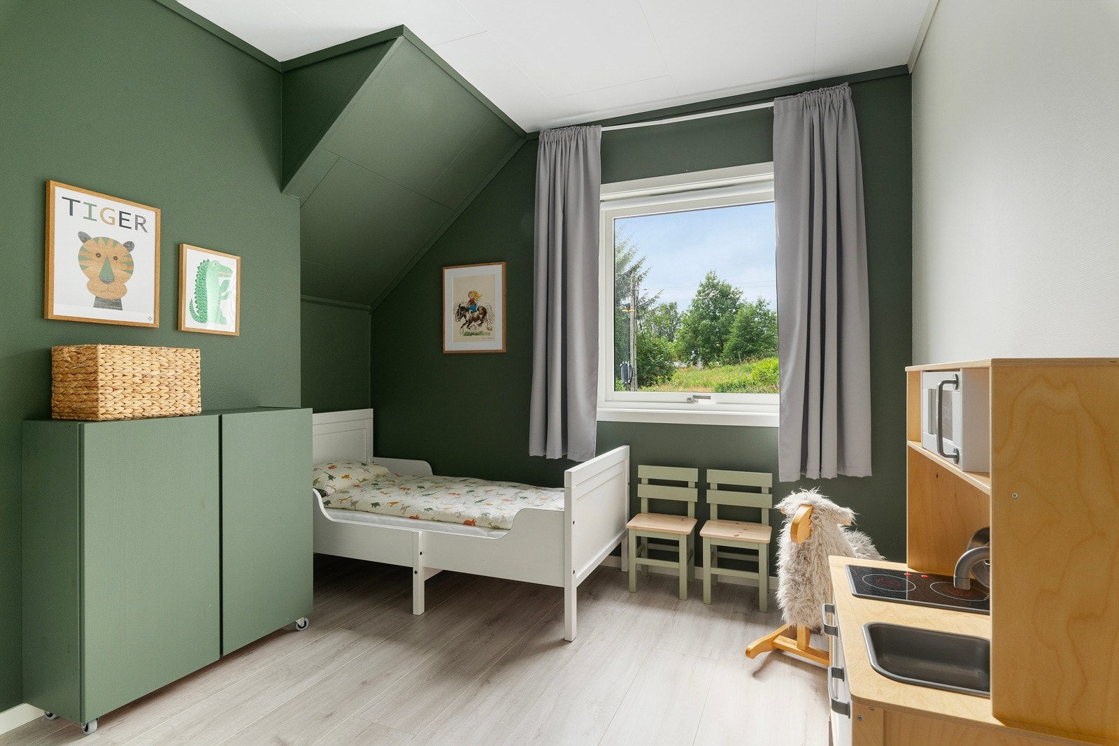 Det tredje soverommet passer ypperlig som barnerom, gjesterom eller kontor. Galleribilde