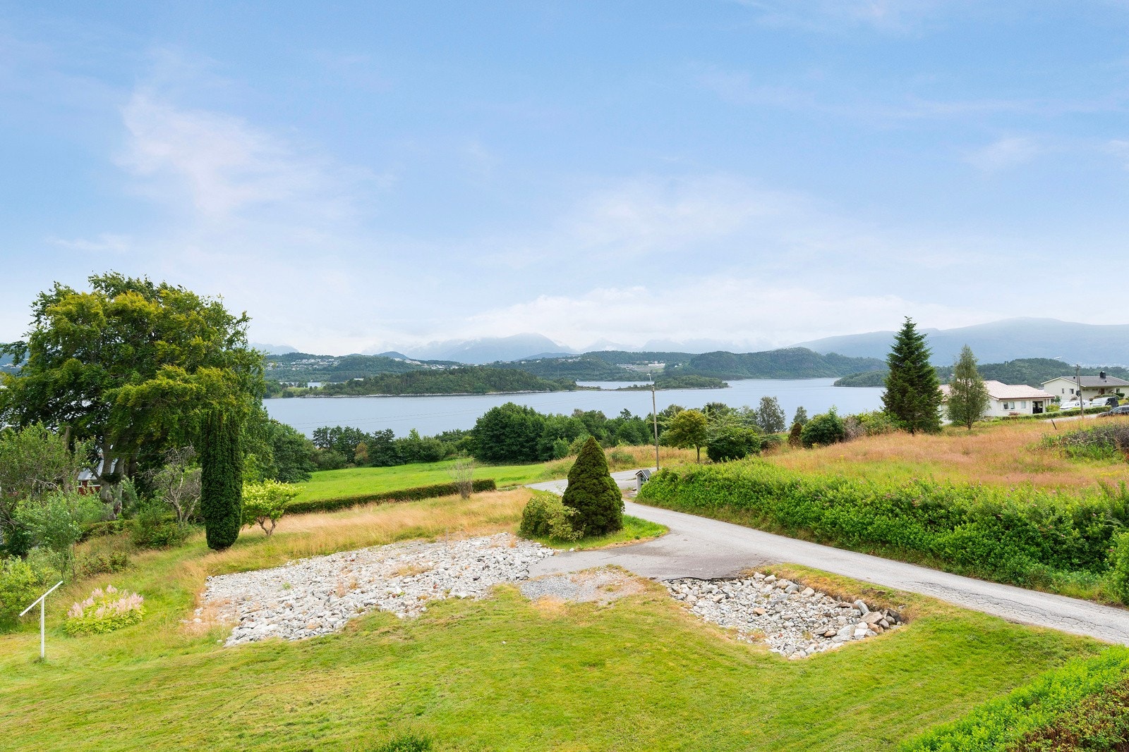 På denne tomten stod det tidligere et hus, som ble revet. Galleribilde