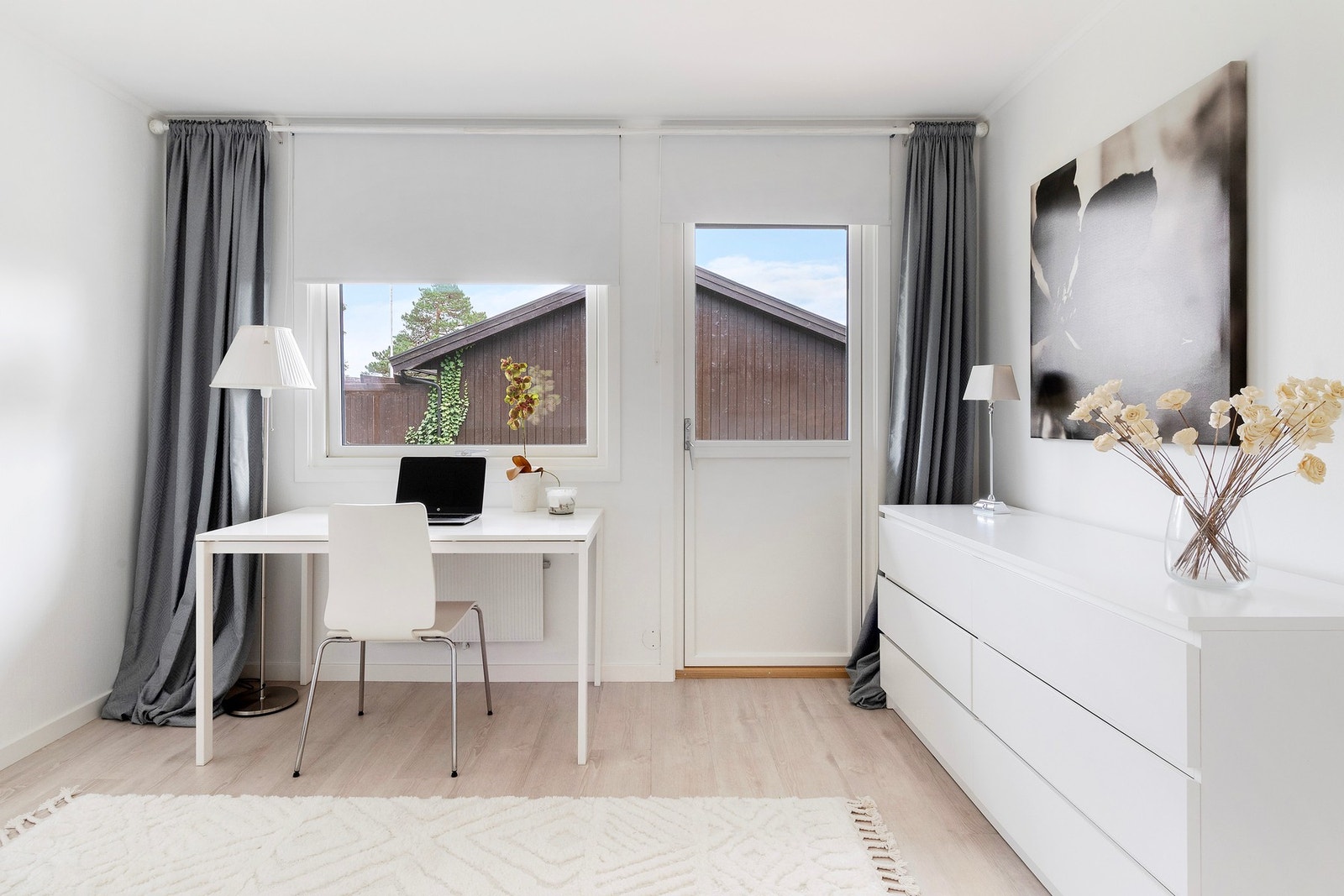 Soverom/stue i østre del underetasje Galleribilde