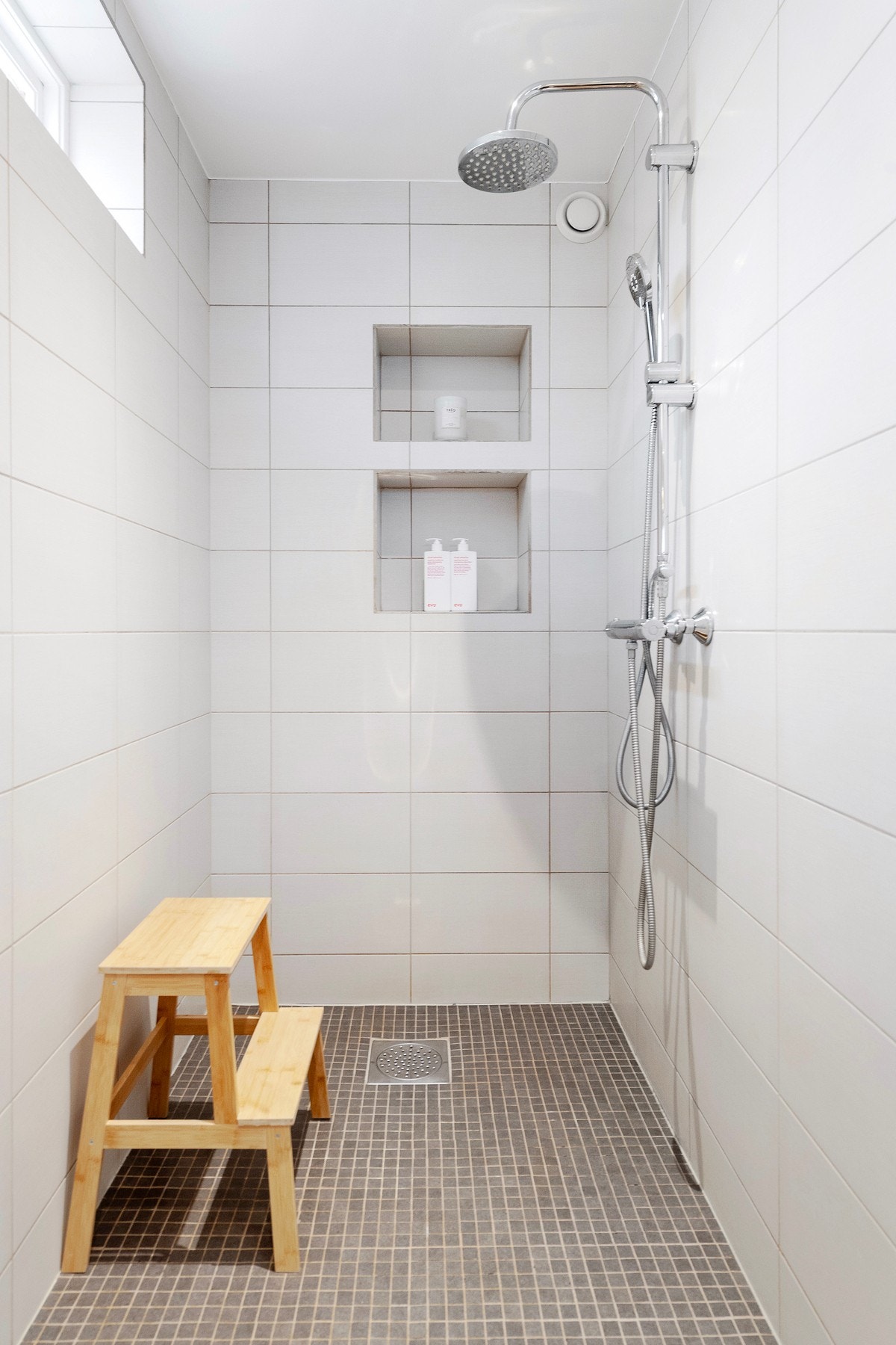 Romslig dusjnisje Galleribilde