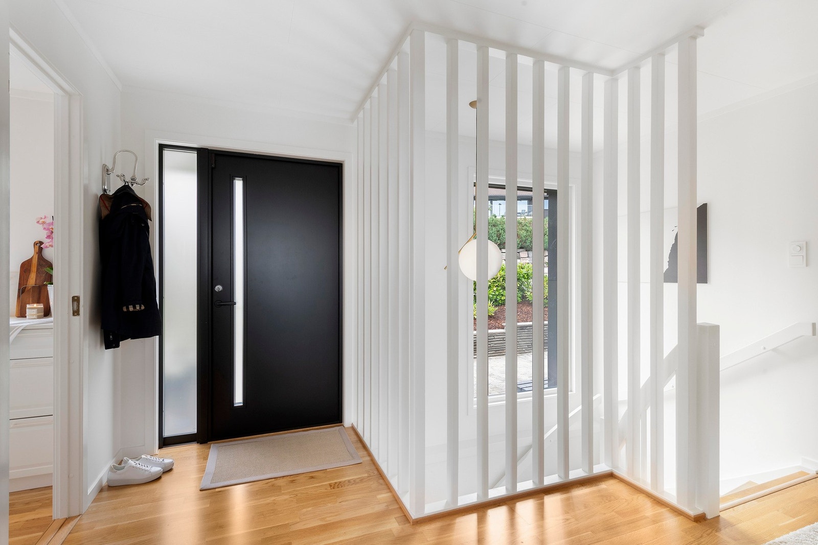 Lys og romslig entré Galleribilde