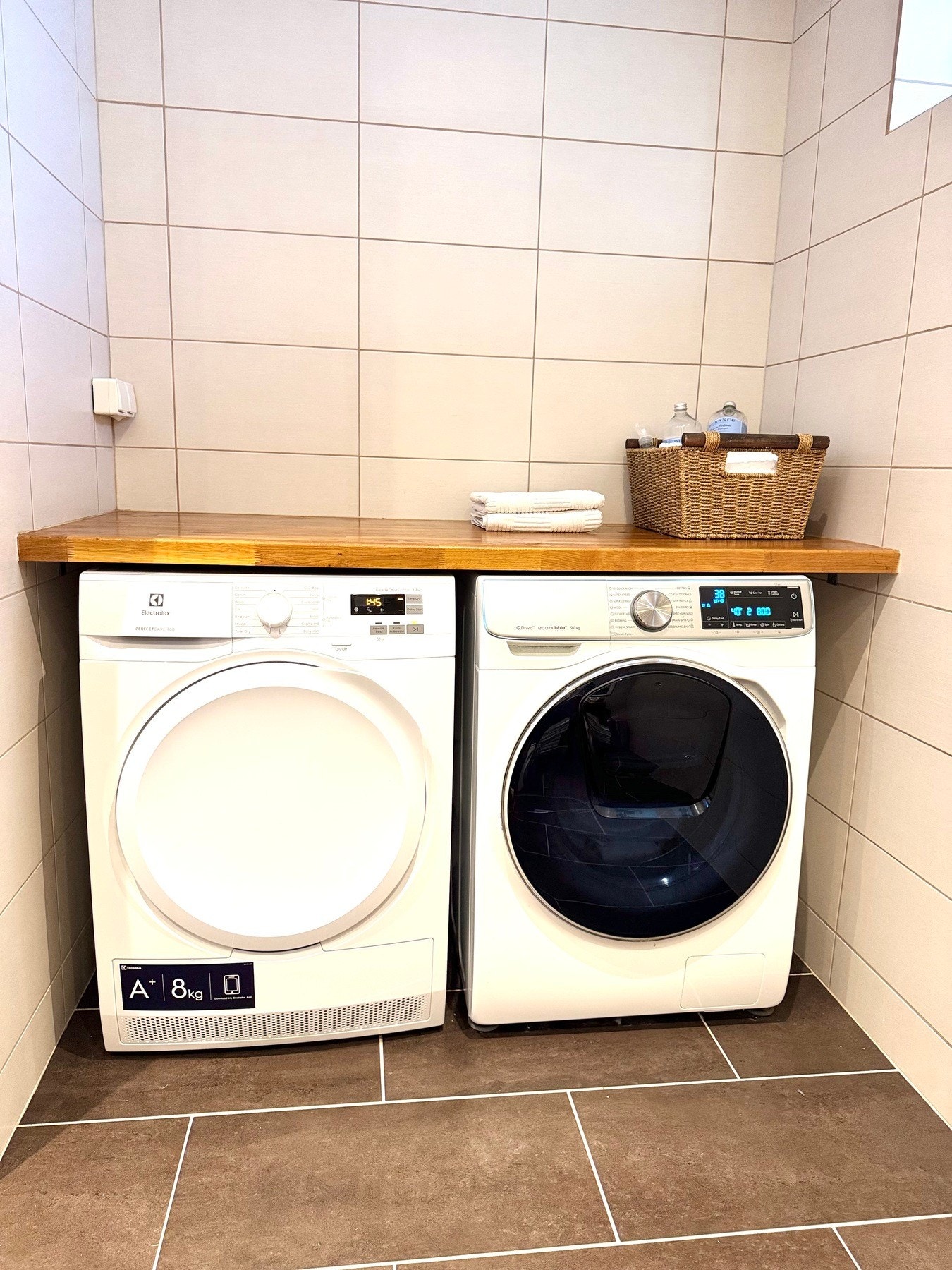 Vaskenisje i bad underetasje Galleribilde