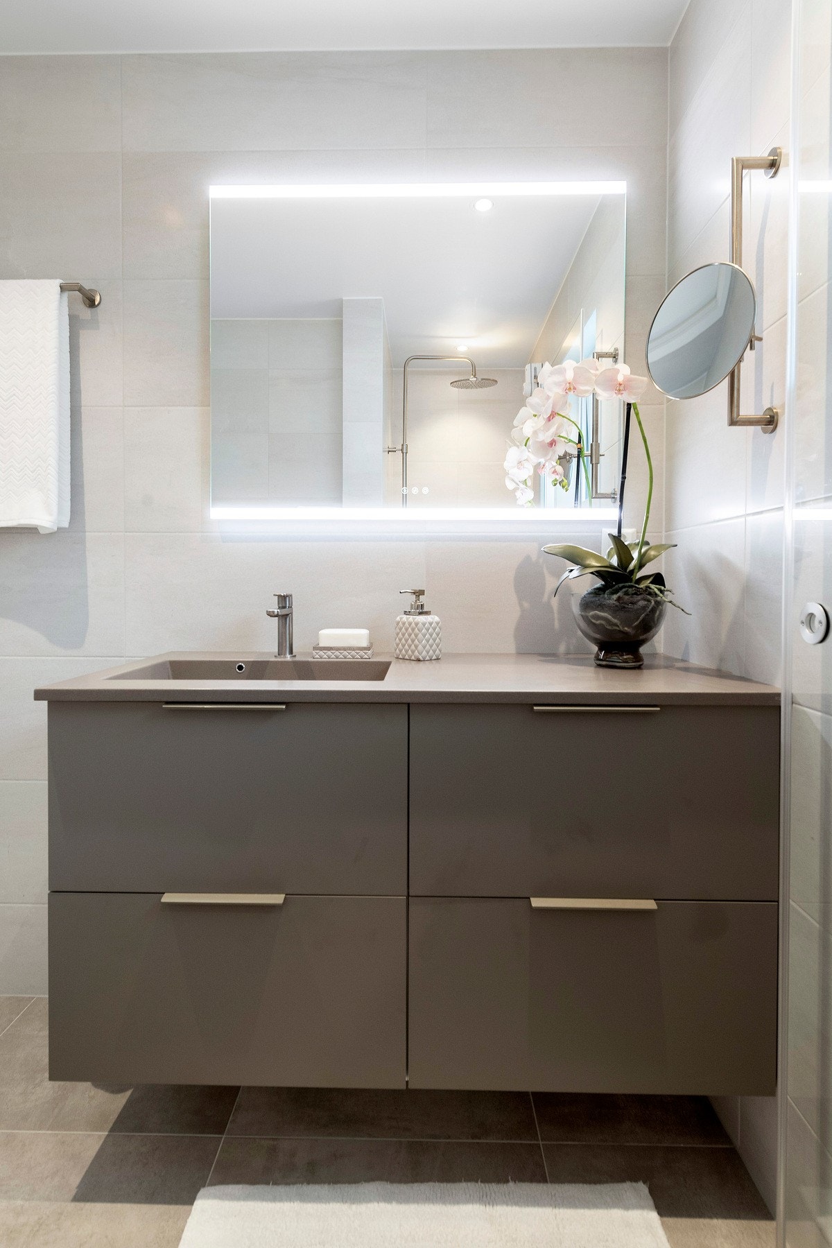 Badet i 1. etasje er renovert i 2023 og har innredning fra Kvik Galleribilde