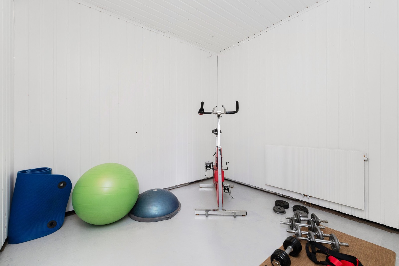 Ett av to kjellerrom under garasjen Galleribilde